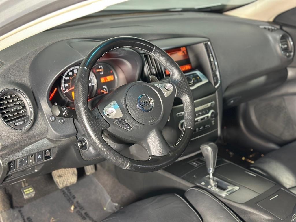 Nissan Maxima S 2011