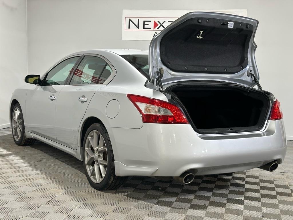 Nissan Maxima S 2011