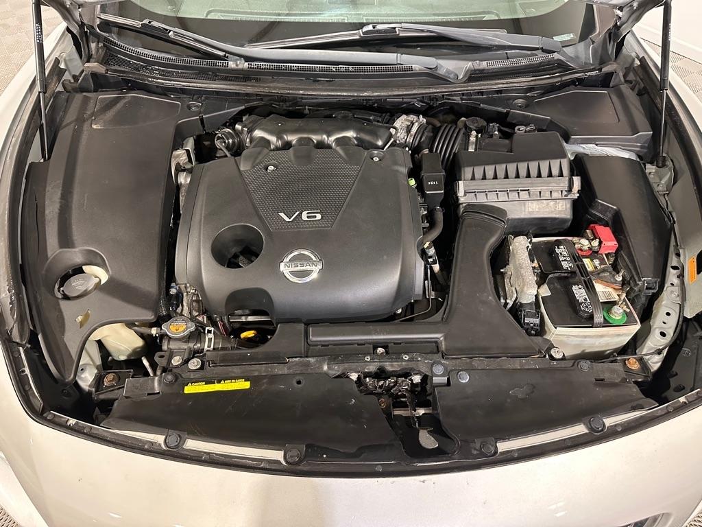 Nissan Maxima S 2011