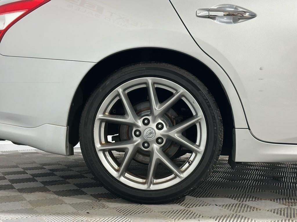 Nissan Maxima S 2011