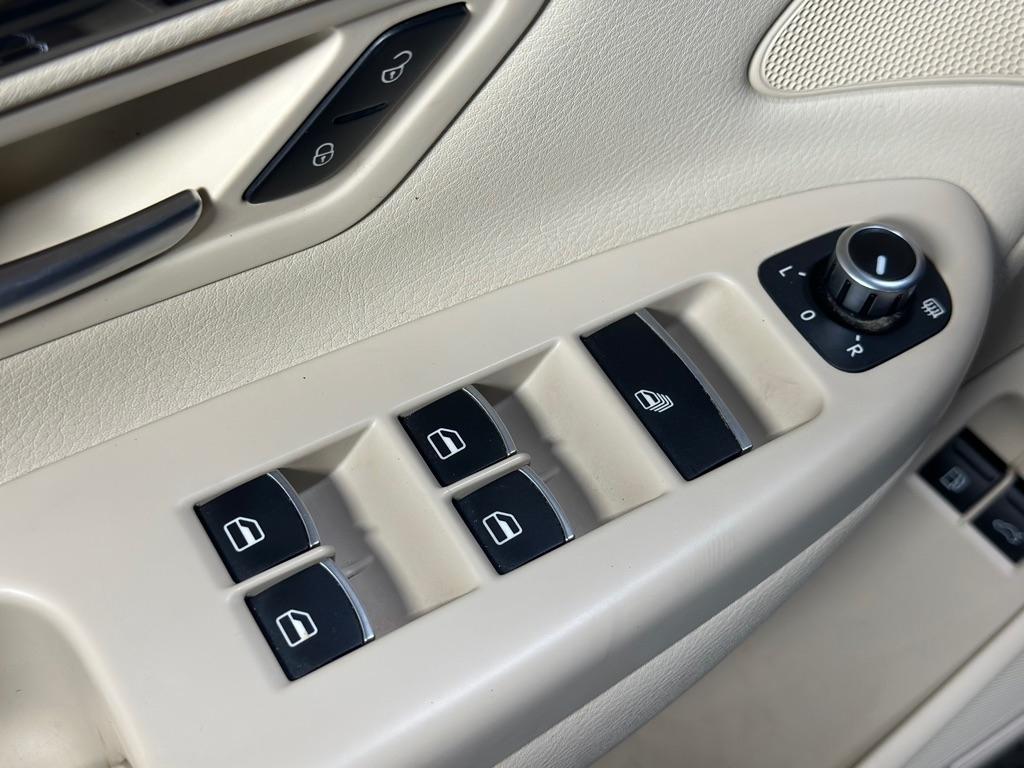 Volkswagen Eos Lux 2013