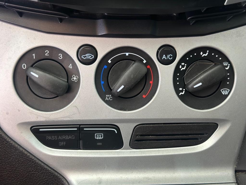 Ford Focus SE Sedan 2014