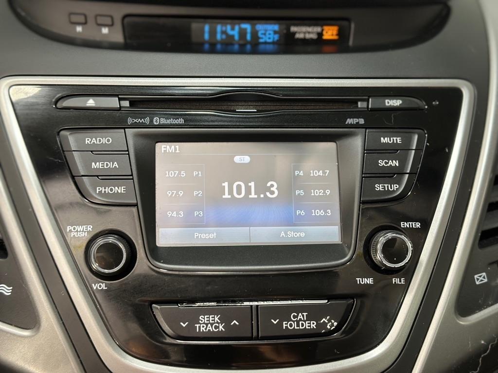 Hyundai Elantra SE 6AT 2015