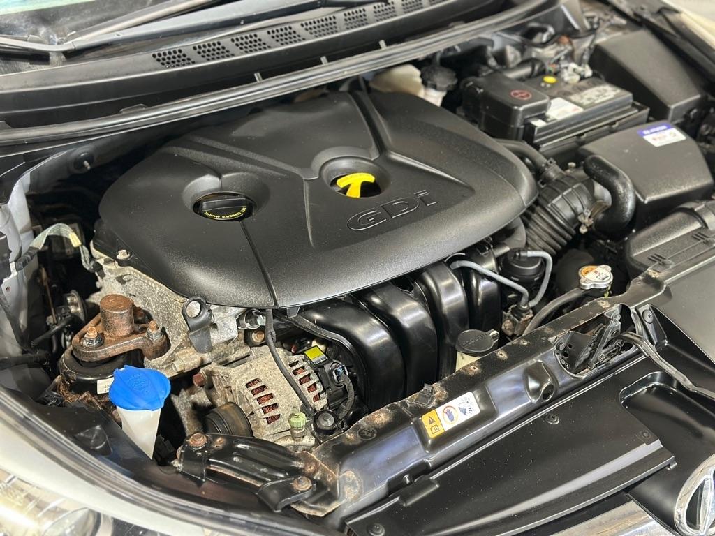 Hyundai Elantra SE 6AT 2015