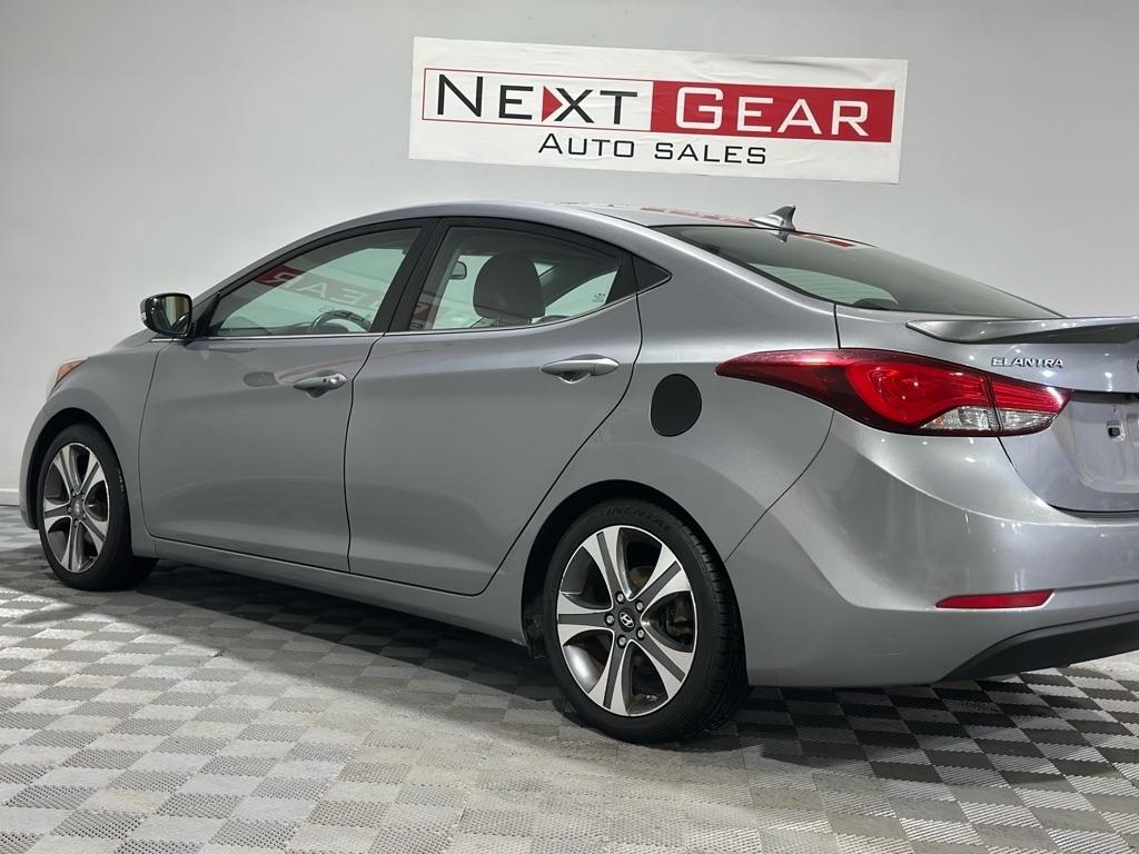 Hyundai Elantra SE 6AT 2015
