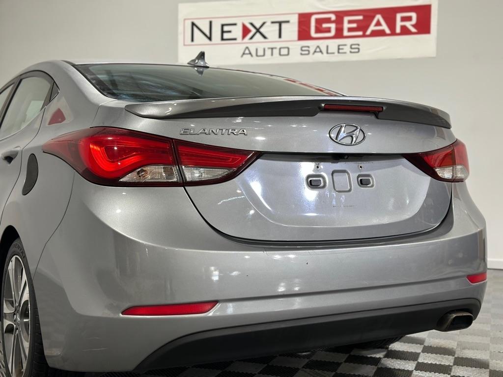 Hyundai Elantra SE 6AT 2015