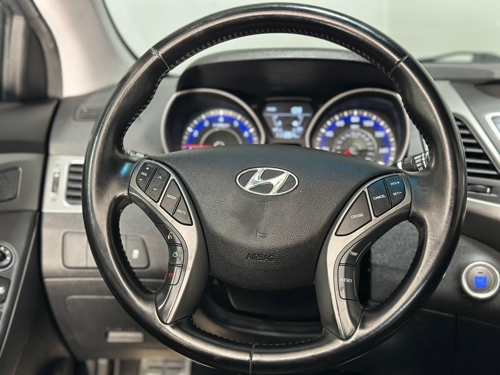 Hyundai Elantra SE 6AT 2015