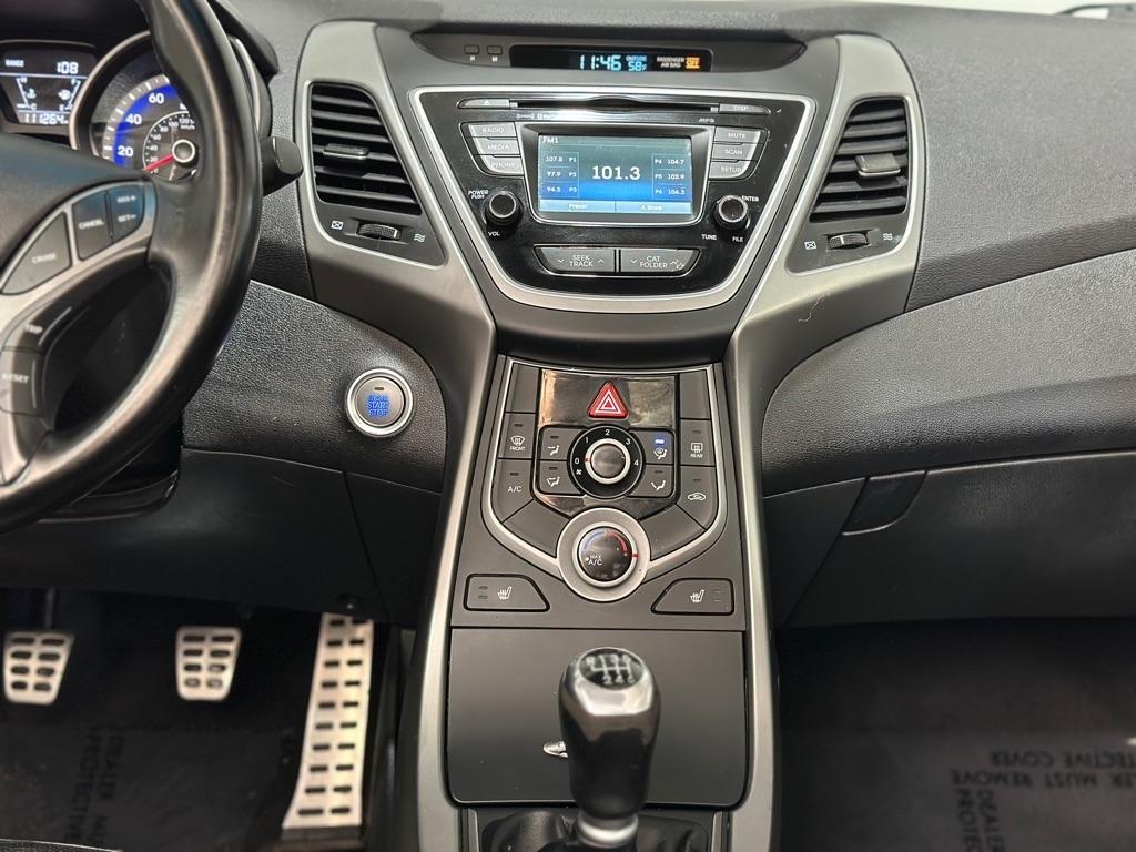 Hyundai Elantra SE 6AT 2015