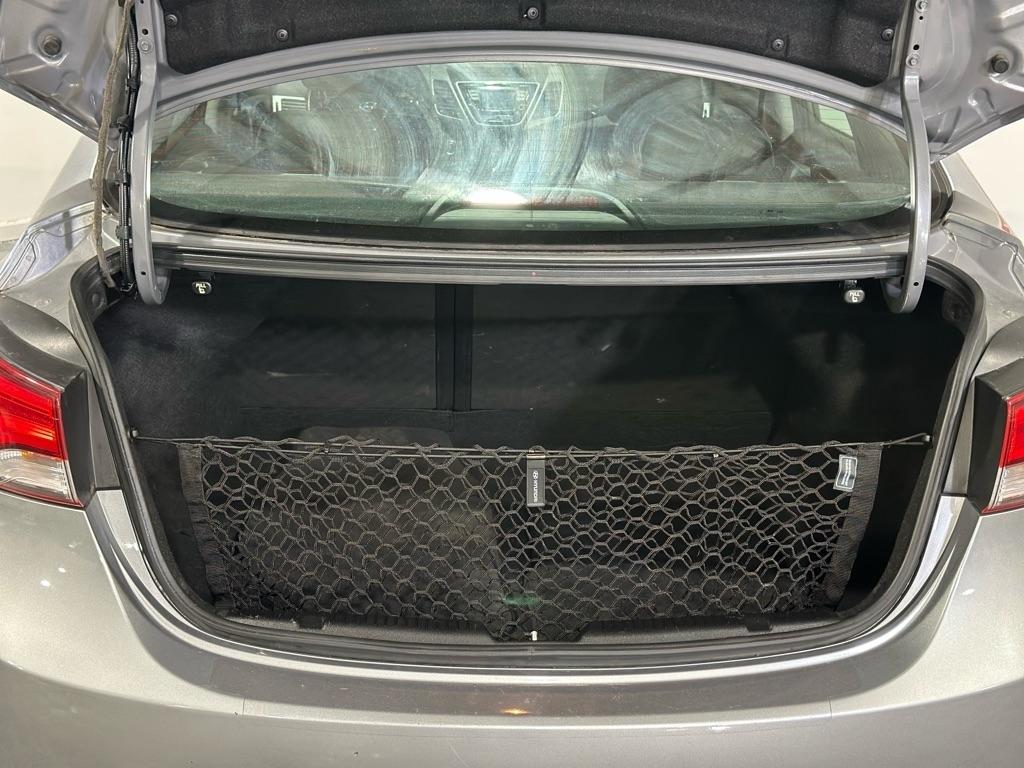 Hyundai Elantra SE 6AT 2015