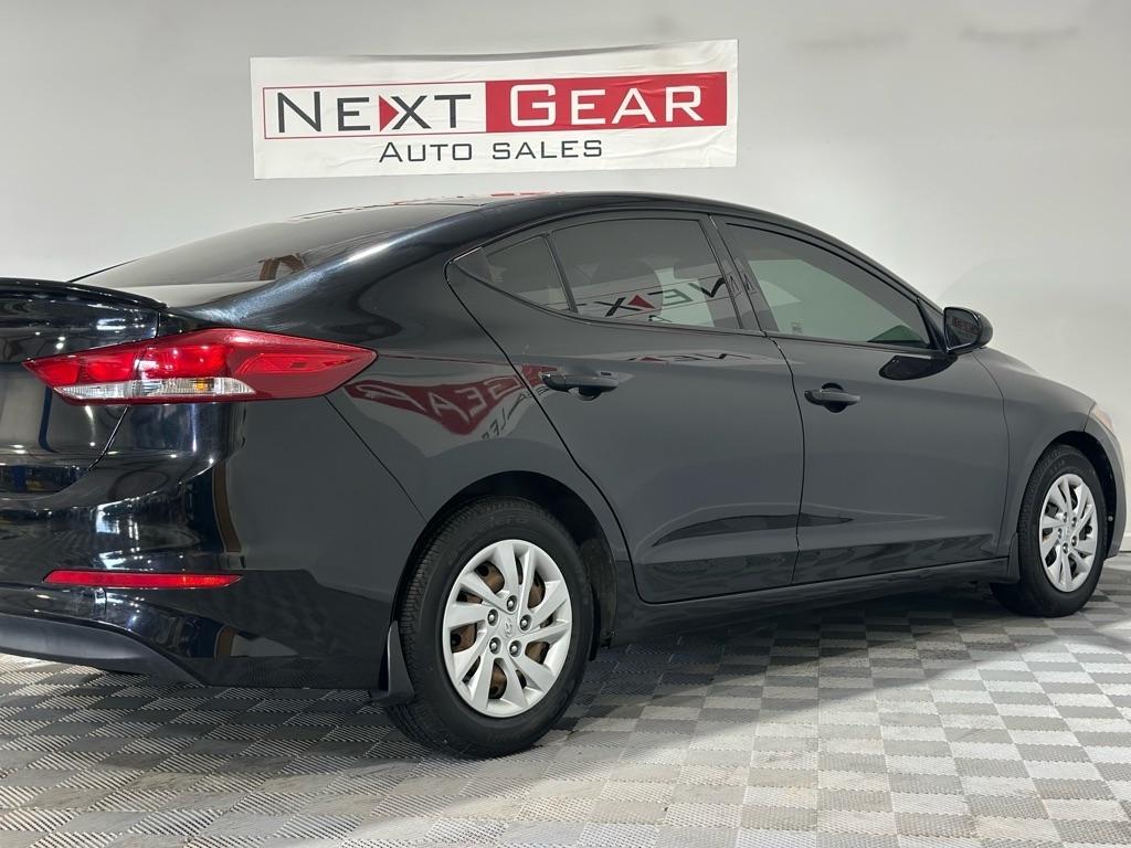 Hyundai Elantra SE 6AT 2018