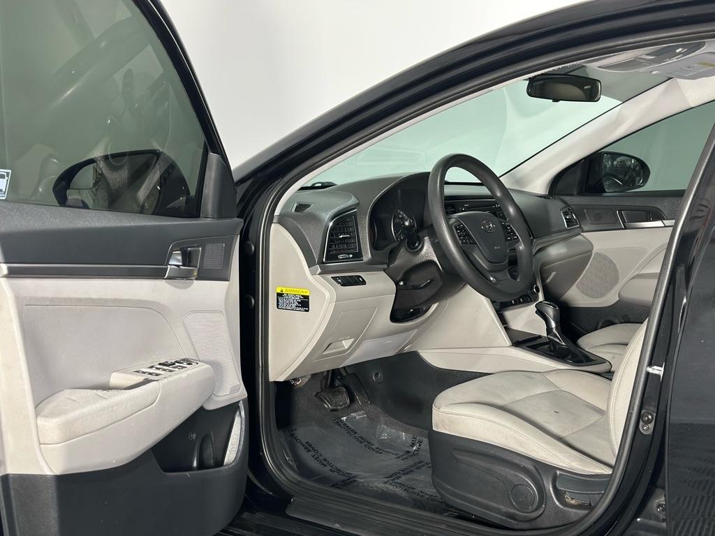 Hyundai Elantra SE 6AT 2018