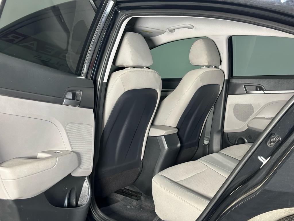 Hyundai Elantra SE 6AT 2018