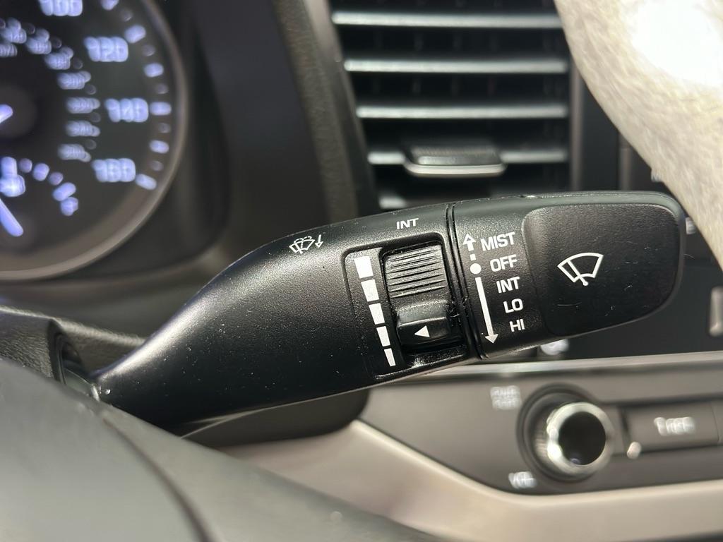 Hyundai Elantra SE 6AT 2018