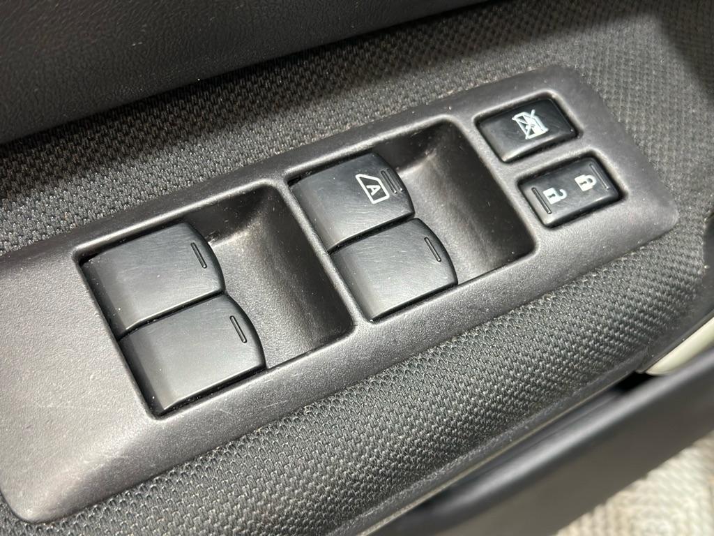 Nissan Rogue S 2WD 2012