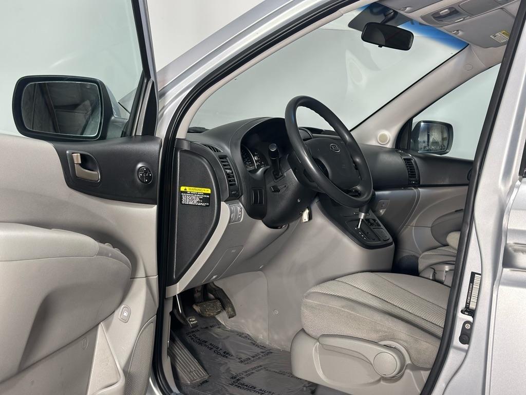 Kia Sedona Base SWB 2009