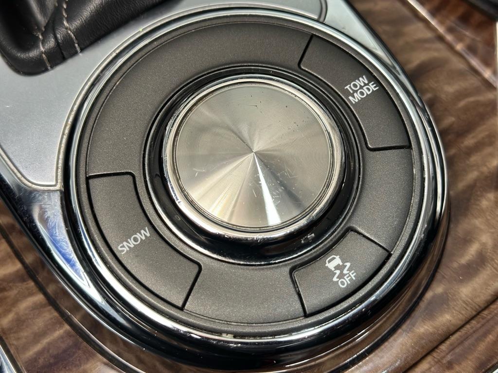 Nissan Armada Platinum 2WD 2017