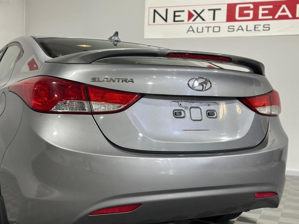 Hyundai Elantra GLS M/T 2013