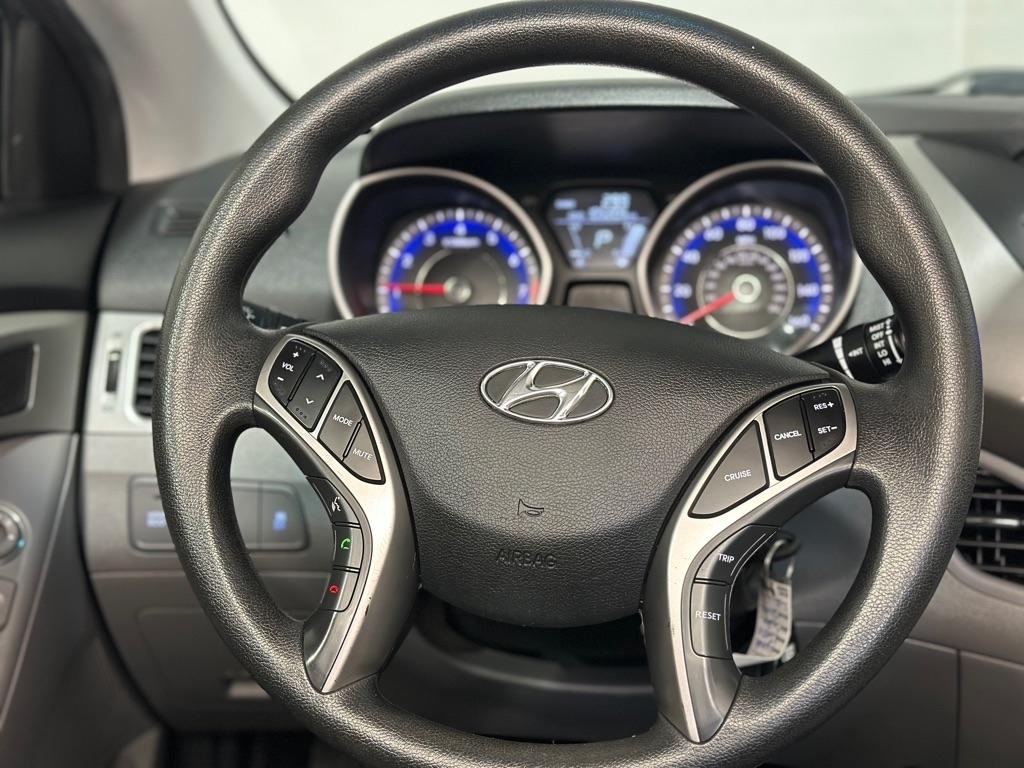 Hyundai Elantra GLS M/T 2013