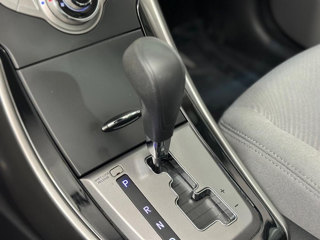 Hyundai Elantra GLS M/T 2013