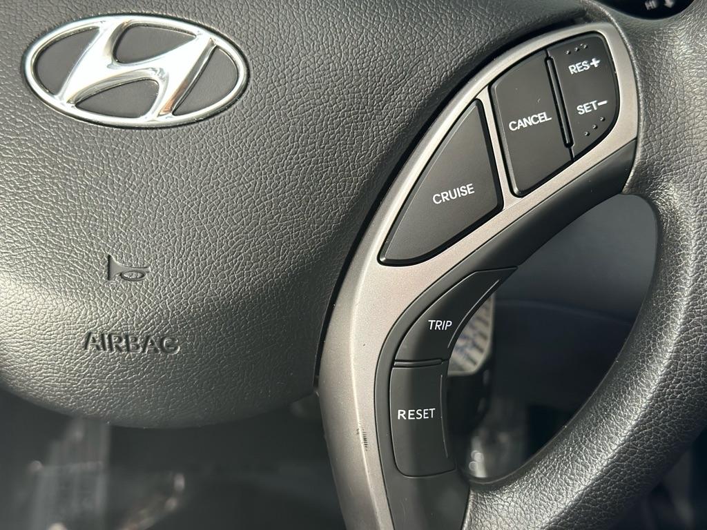 Hyundai Elantra GLS M/T 2013