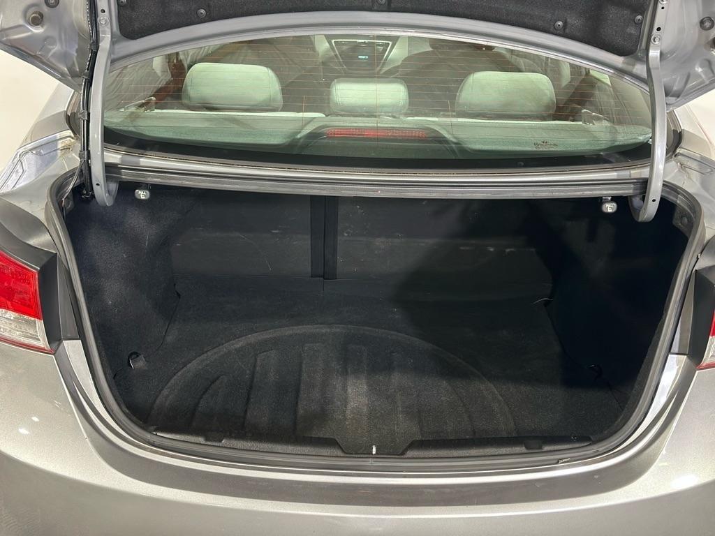 Hyundai Elantra GLS M/T 2013