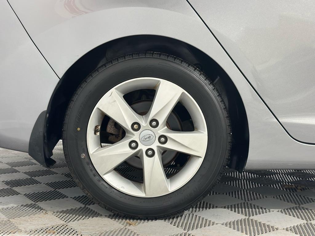 Hyundai Elantra GLS M/T 2013