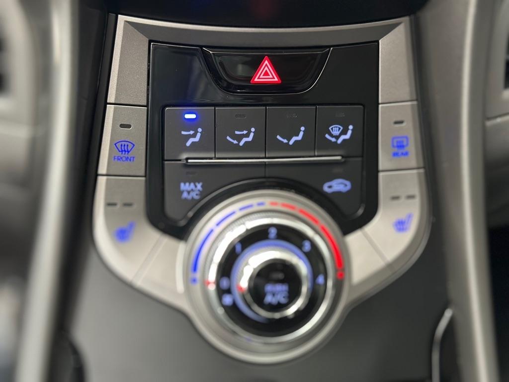 Hyundai Elantra GLS M/T 2013