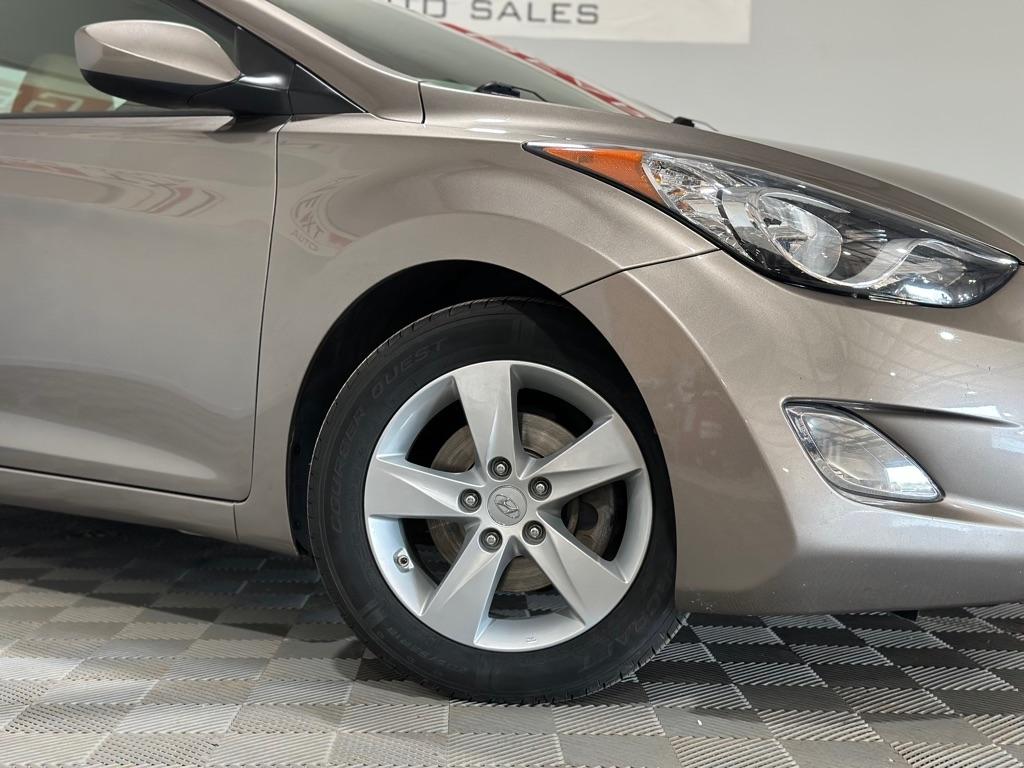 Hyundai Elantra GLS M/T 2013