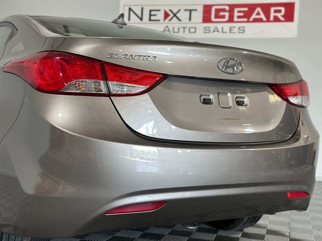 Hyundai Elantra GLS M/T 2013