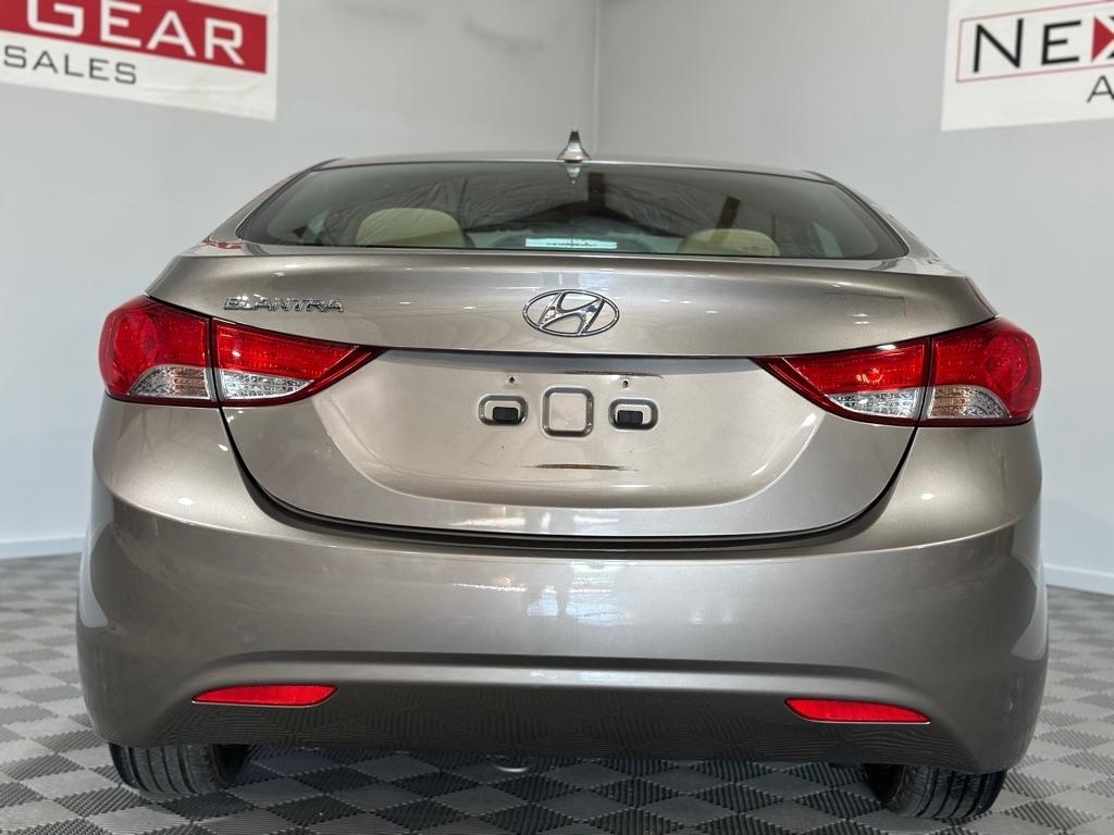 Hyundai Elantra GLS M/T 2013