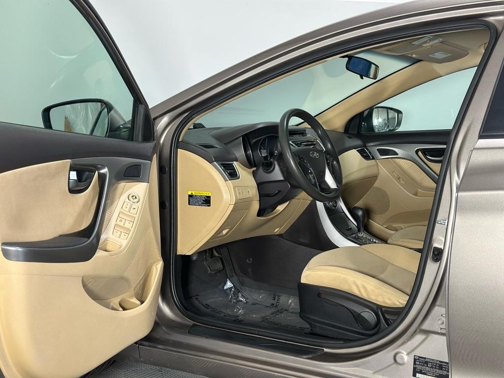 Hyundai Elantra GLS M/T 2013