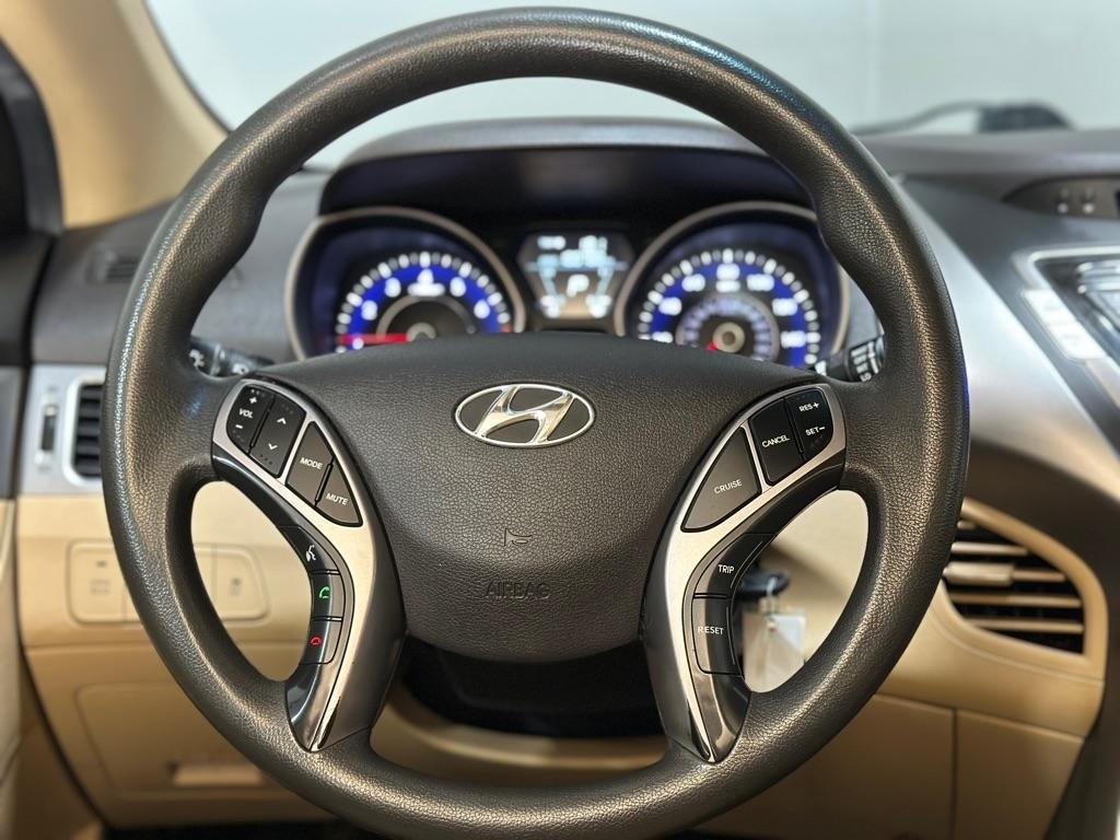 Hyundai Elantra GLS M/T 2013