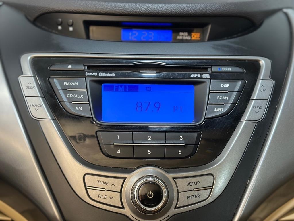 Hyundai Elantra GLS M/T 2013