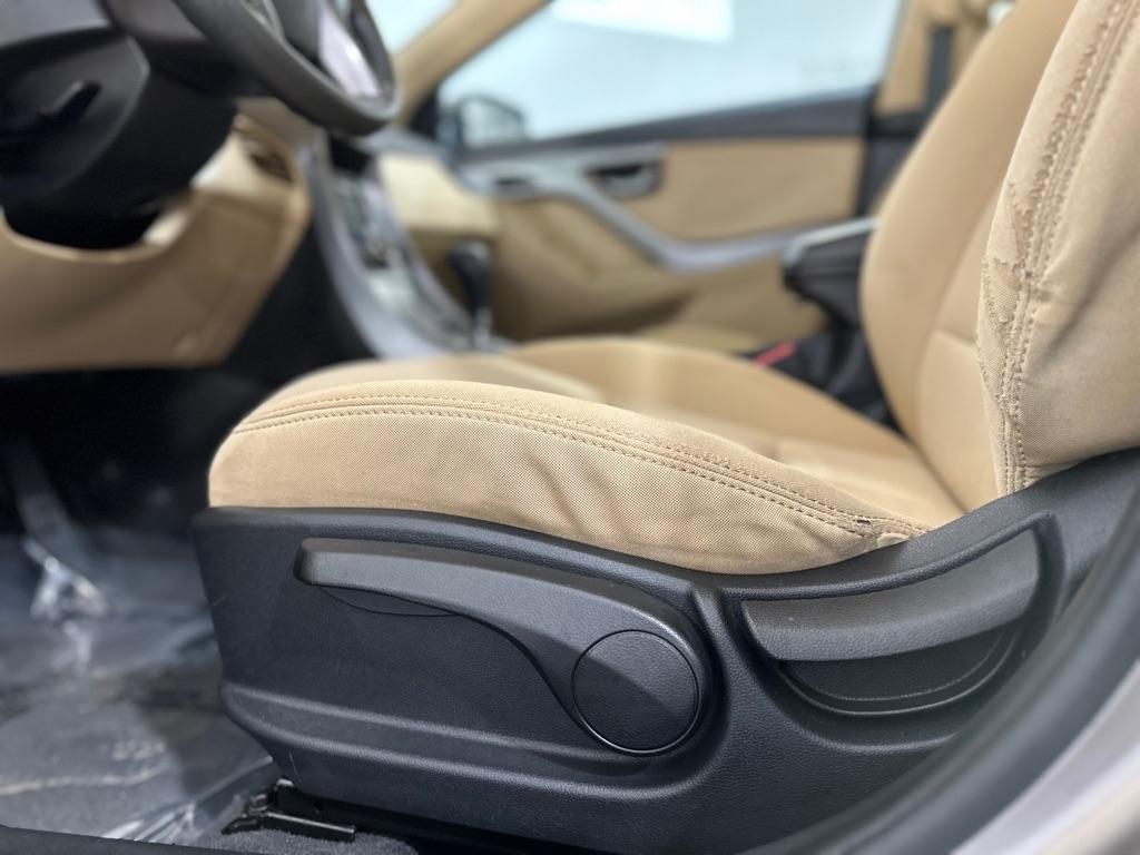 Hyundai Elantra GLS M/T 2013