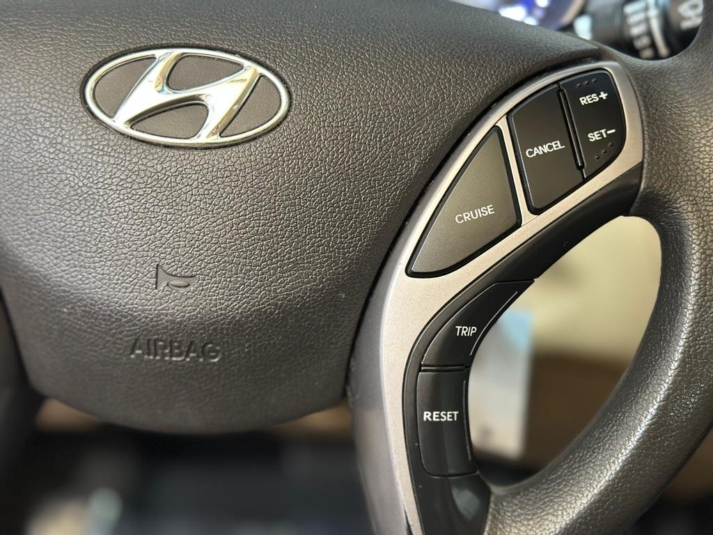 Hyundai Elantra GLS M/T 2013