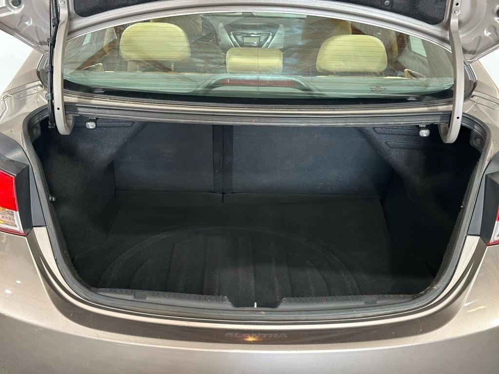 Hyundai Elantra GLS M/T 2013