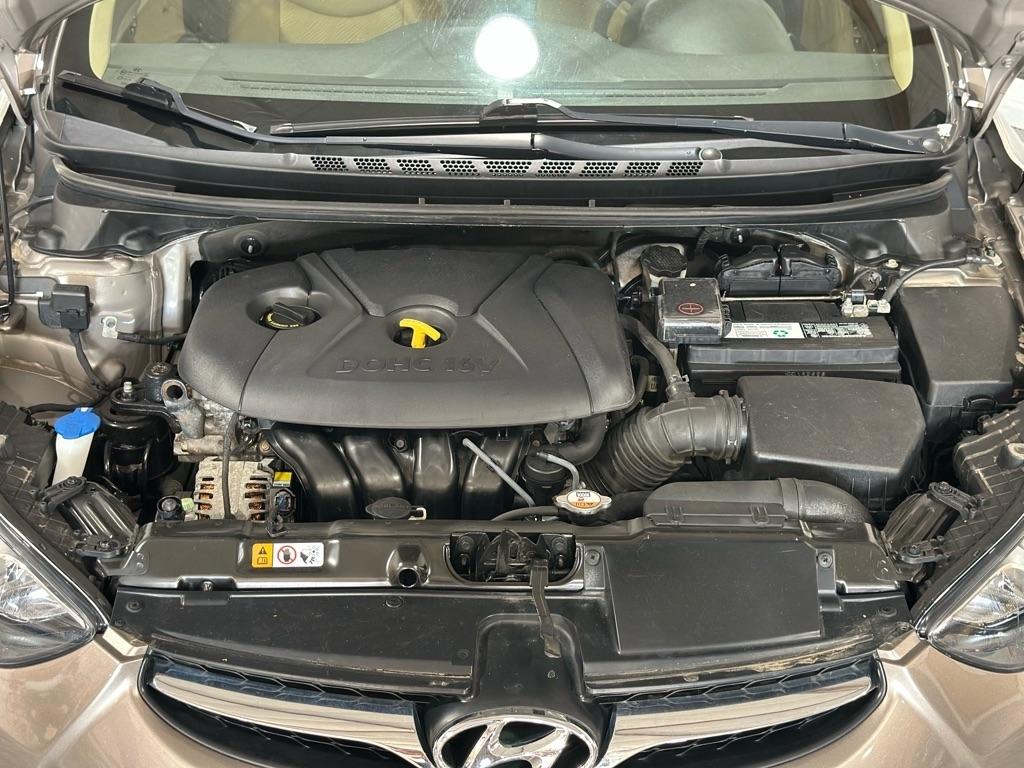 Hyundai Elantra GLS M/T 2013