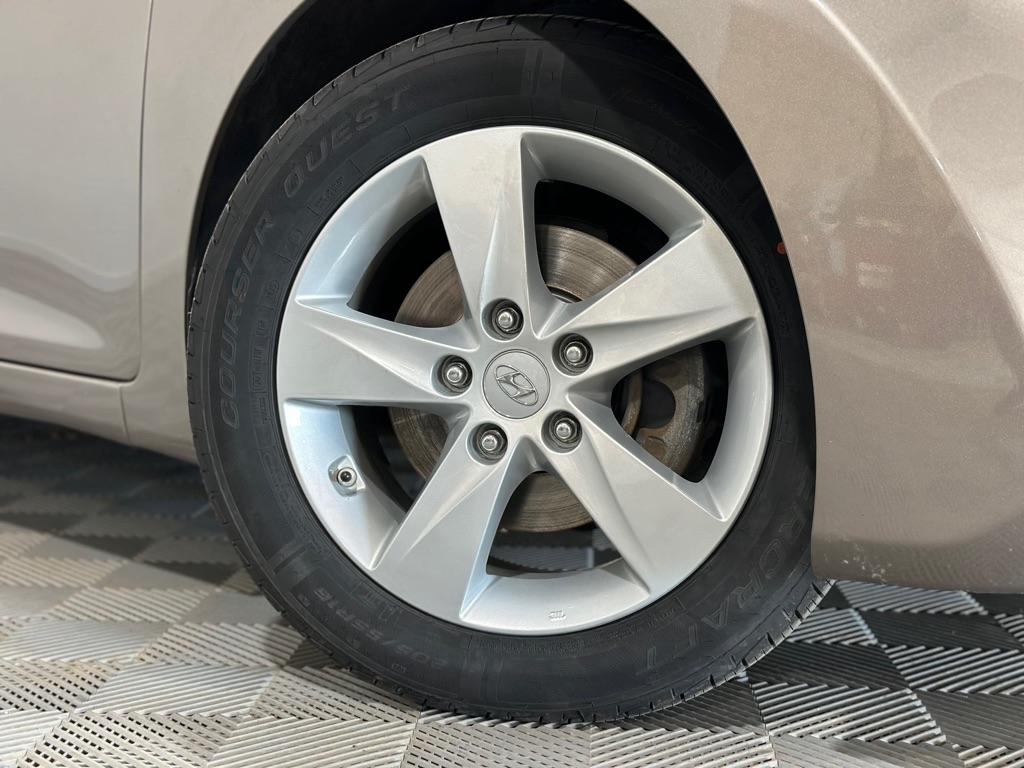 Hyundai Elantra GLS M/T 2013