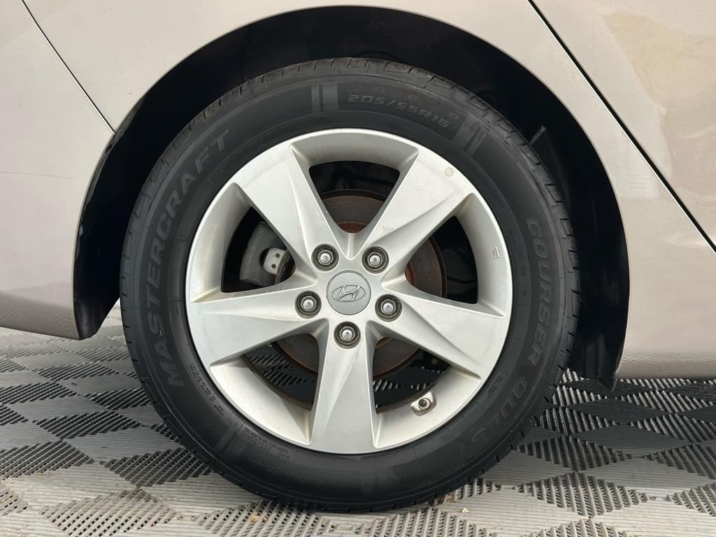 Hyundai Elantra GLS M/T 2013
