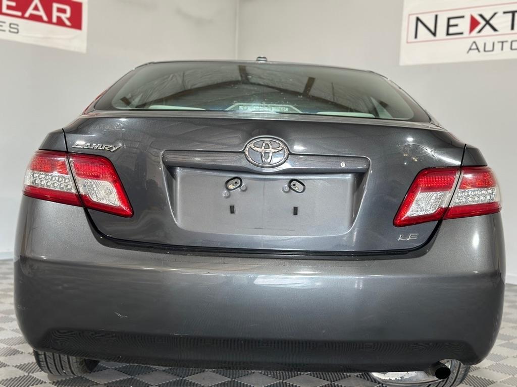 Toyota Camry SE 6-Spd MT 2010