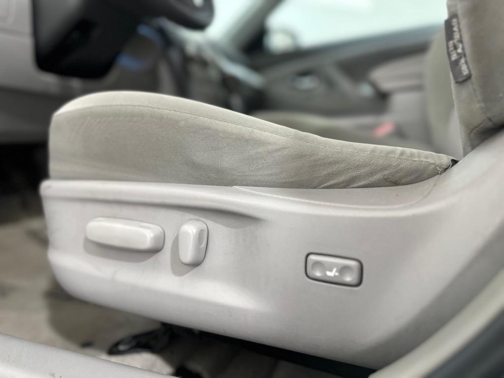 Toyota Camry SE 6-Spd MT 2010