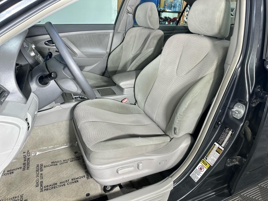 Toyota Camry SE 6-Spd MT 2010