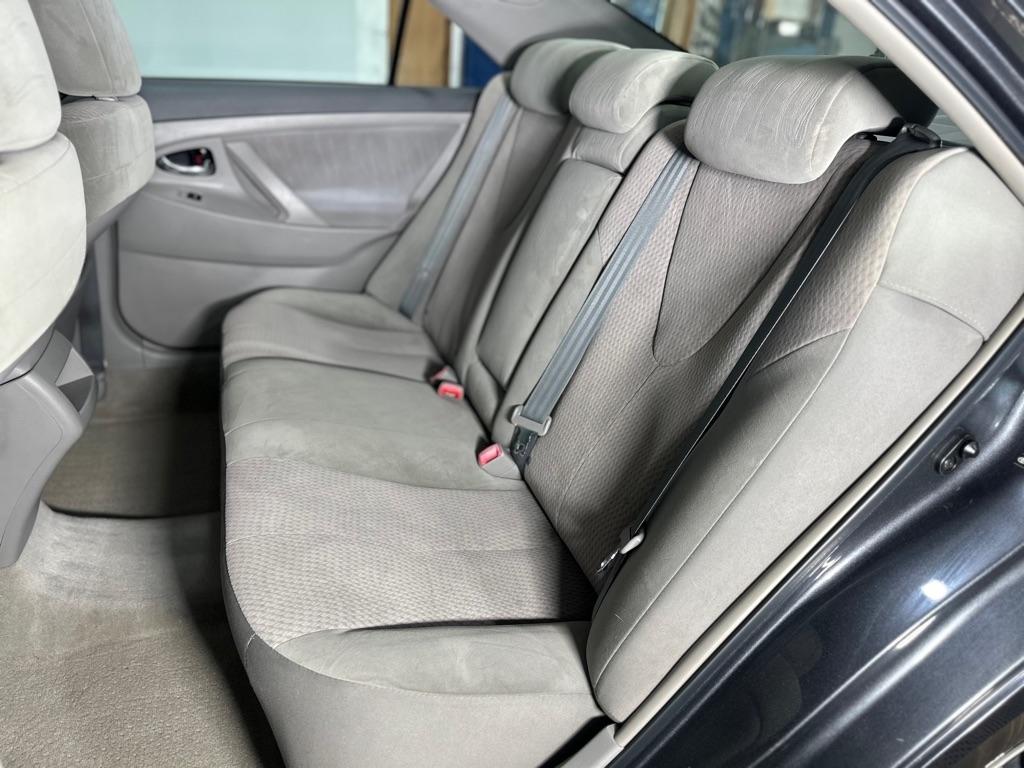 Toyota Camry SE 6-Spd MT 2010