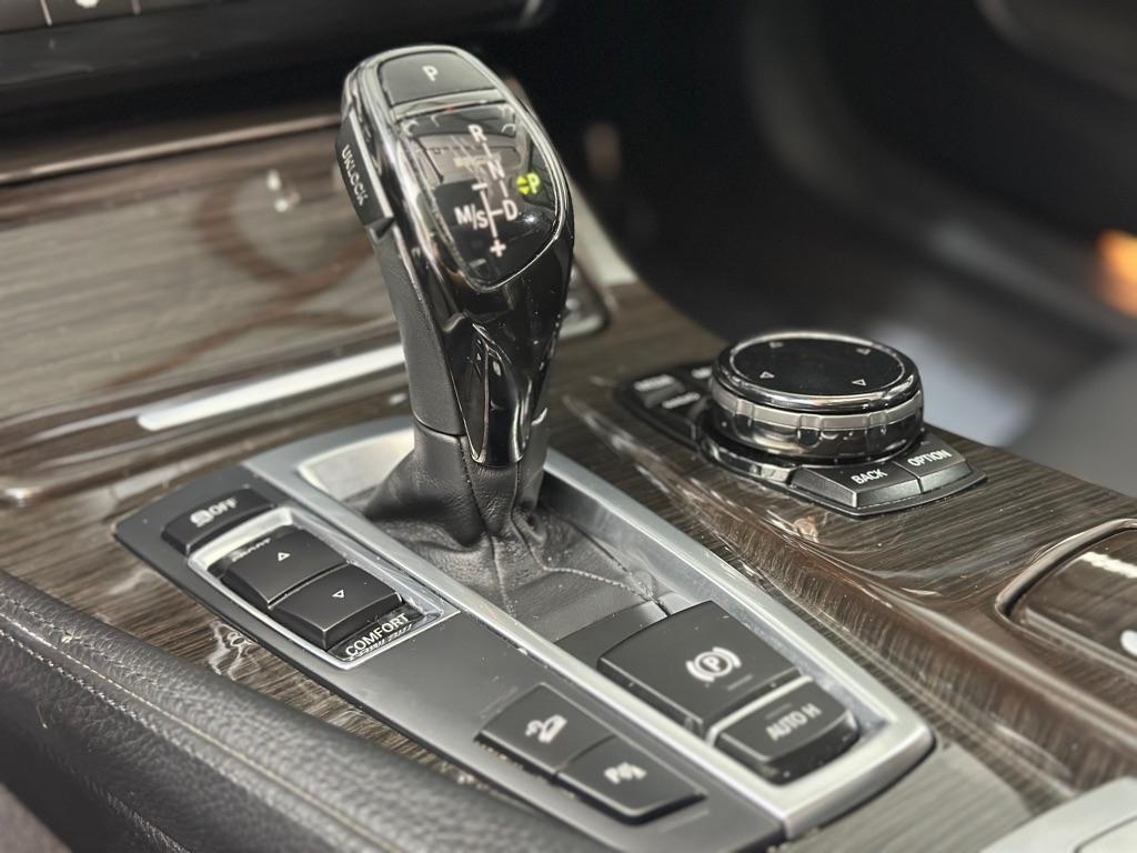 BMW 5-Series 550i xDrive 2014