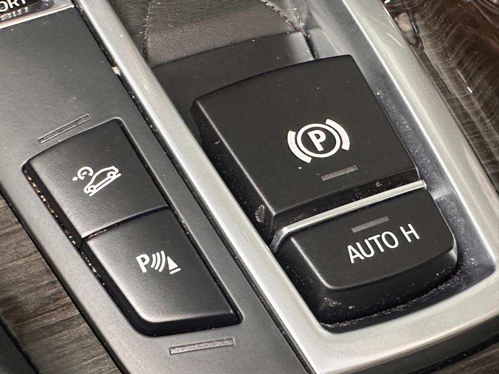 BMW 5-Series 550i xDrive 2014