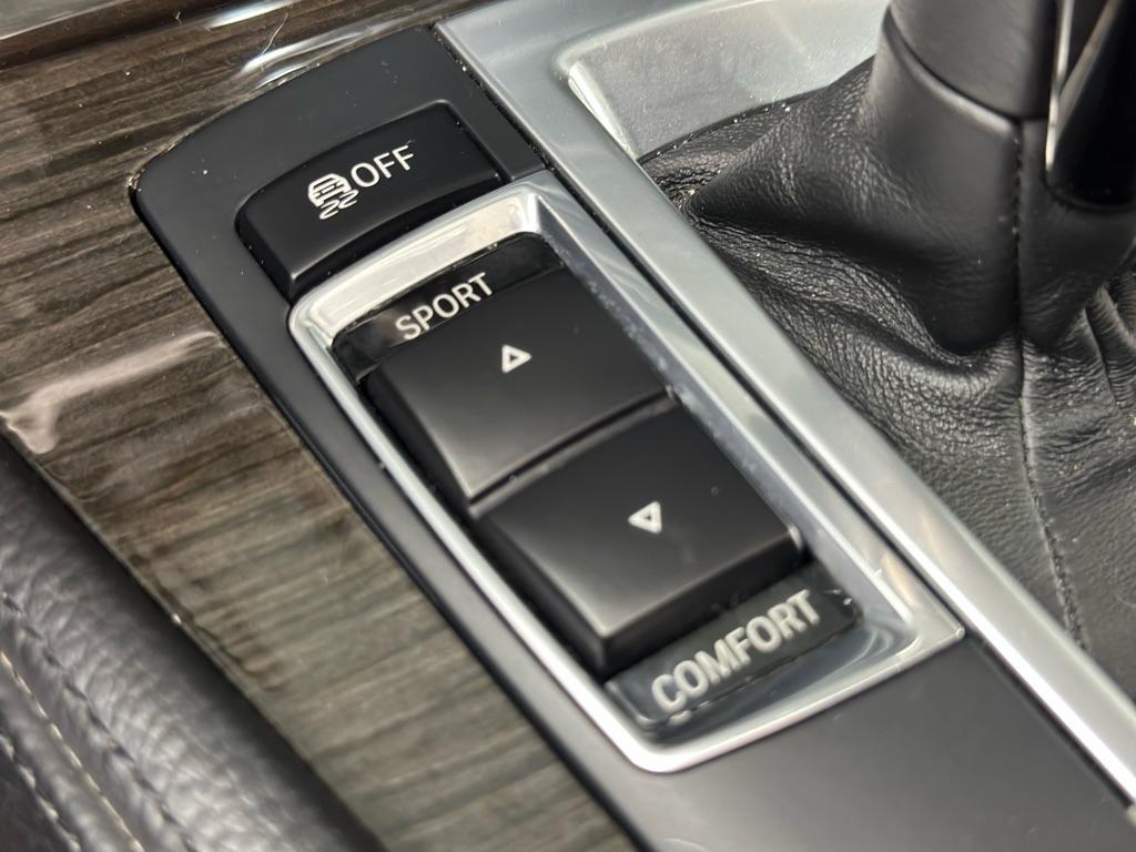 BMW 5-Series 550i xDrive 2014