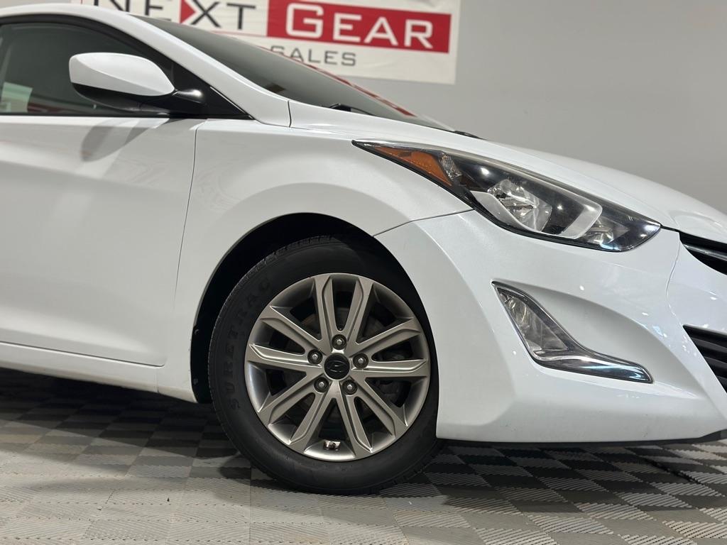 Hyundai Elantra SE 6AT 2016
