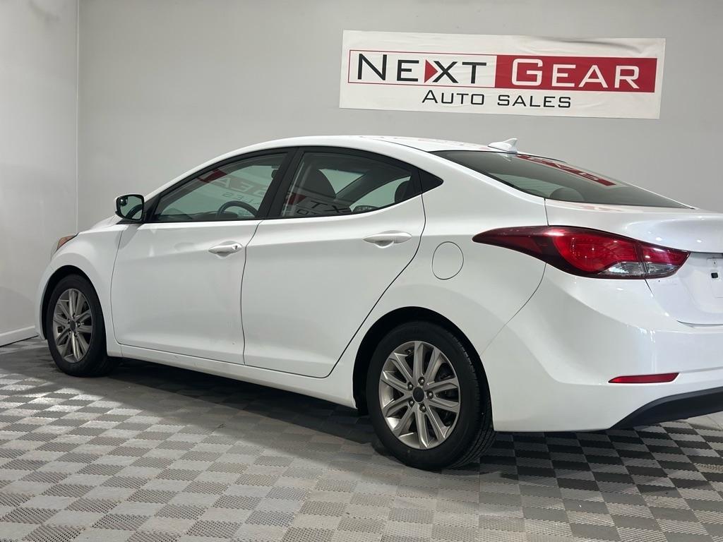 Hyundai Elantra SE 6AT 2016