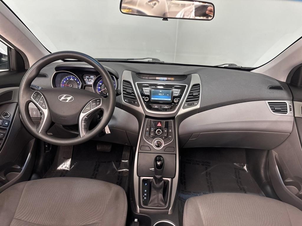 Hyundai Elantra SE 6AT 2016