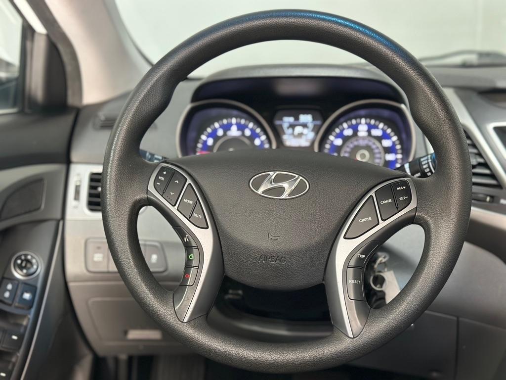 Hyundai Elantra SE 6AT 2016